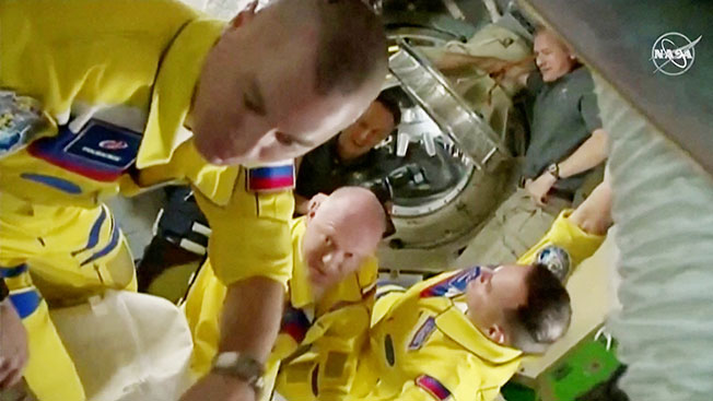 image Russia ridicules idea that cosmonauts wore yellow in support of Ukraine
