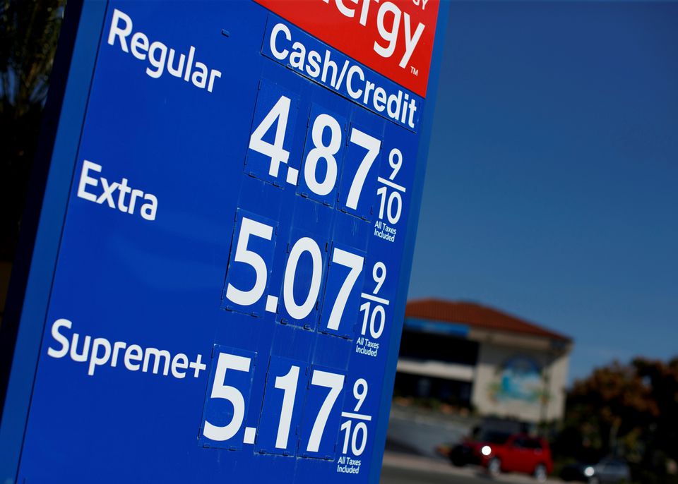 image U.S. gasoline prices soar to highest since 2008 on Russia conflict