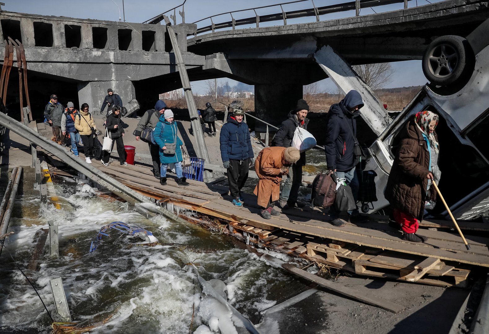image Ukraine says seven killed, including a child, after Russia fires at convoy