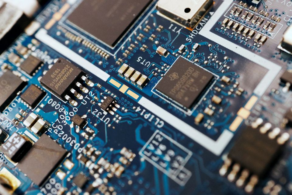 image Russia&#8217;s attack on Ukraine halts half of world&#8217;s neon output for chips