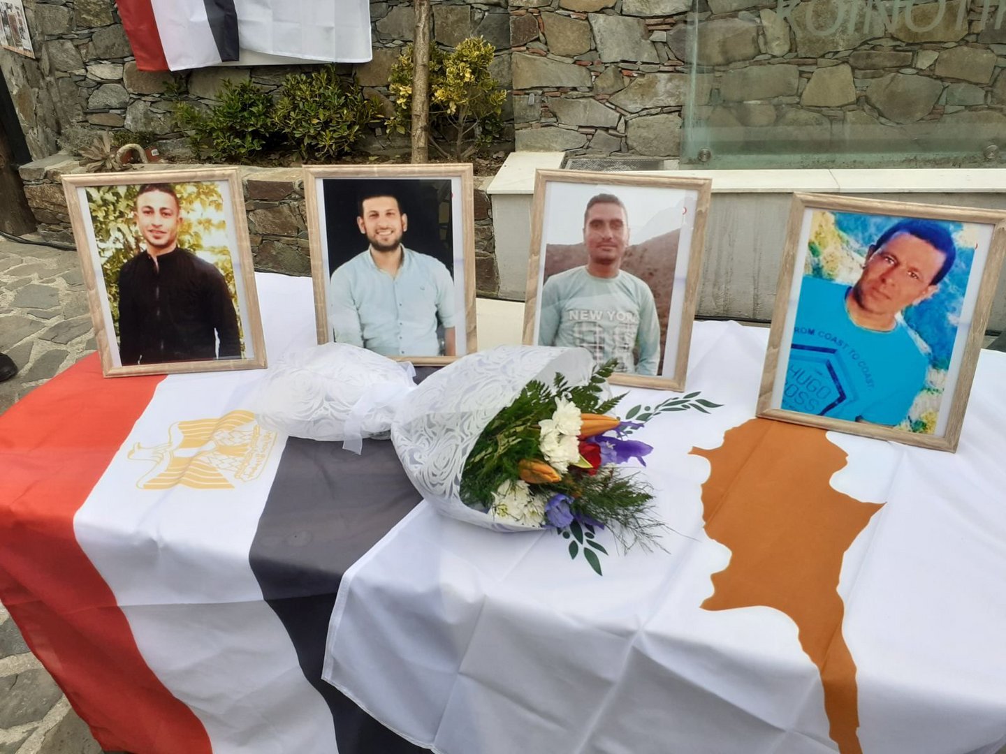 ΕΓΚΑΙΝΙΑ ΜΝΗΜΕΙΟΥ ΓΙΑ ΤΟΥΣ 4 ΑΙΓΥΠΤΙΟΥΣ ΣΤΗΝ ΟΔΟΥ