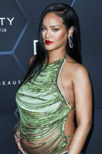 fashion2 rihanna wearing a body chain