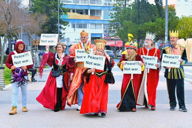 image Limassol carnival&#8217;s &#8216;royal family&#8217; parade for peace