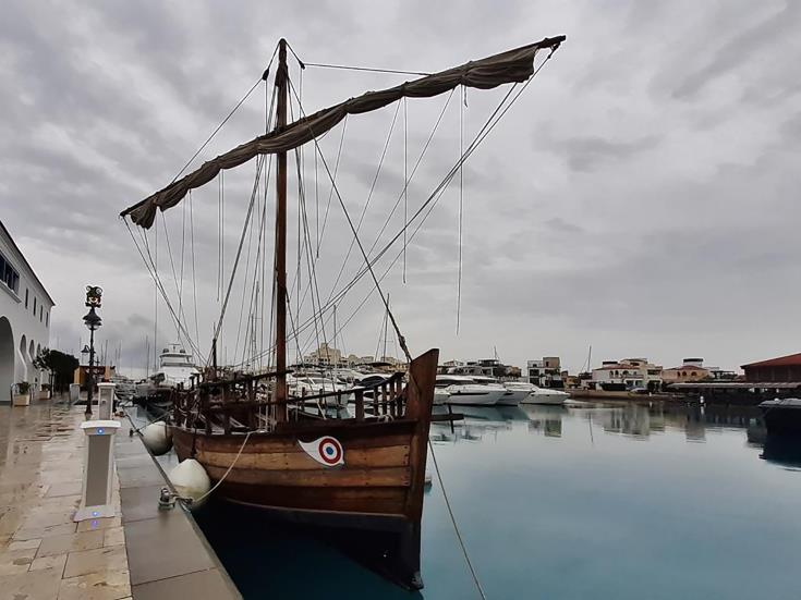 image Forestry dept donates tree trunk to restore replica of famous wreck