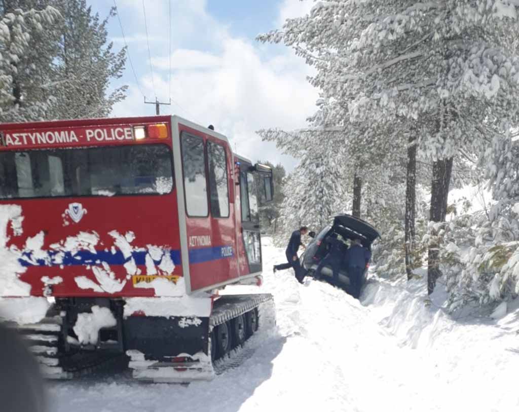 image Police rescue more than 10 drivers from snowy roads