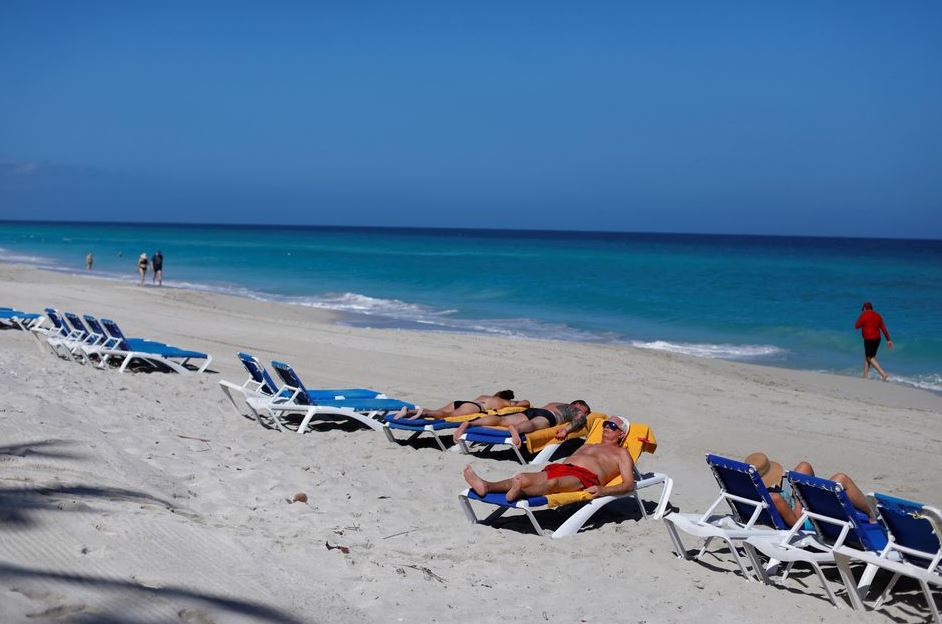 image Russians vanish from Cuba beaches, casting doubt on tourism recovery