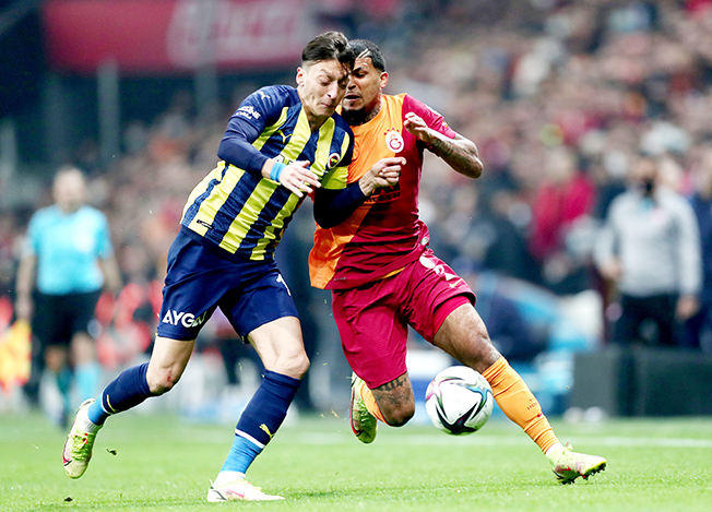 image Turkish clubs face possible collapse as TV rights bids fall short