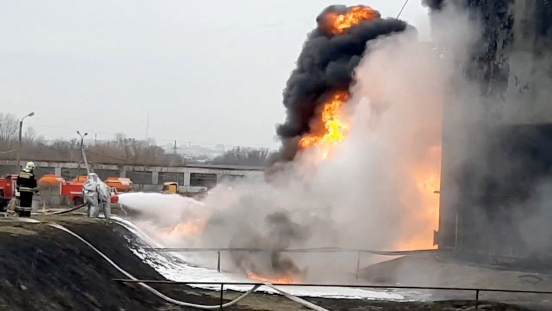 image Ukraine strikes fuel depot in Russia&#8217;s Belgorod, regional official says