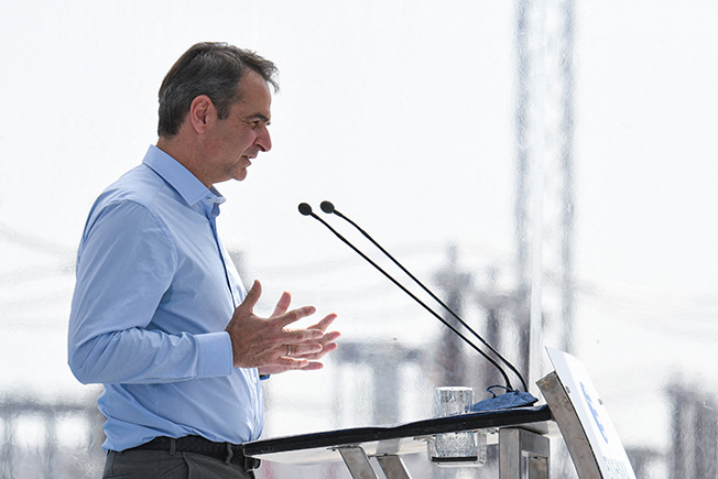 image Greece to raise minimum wage to boost low incomes