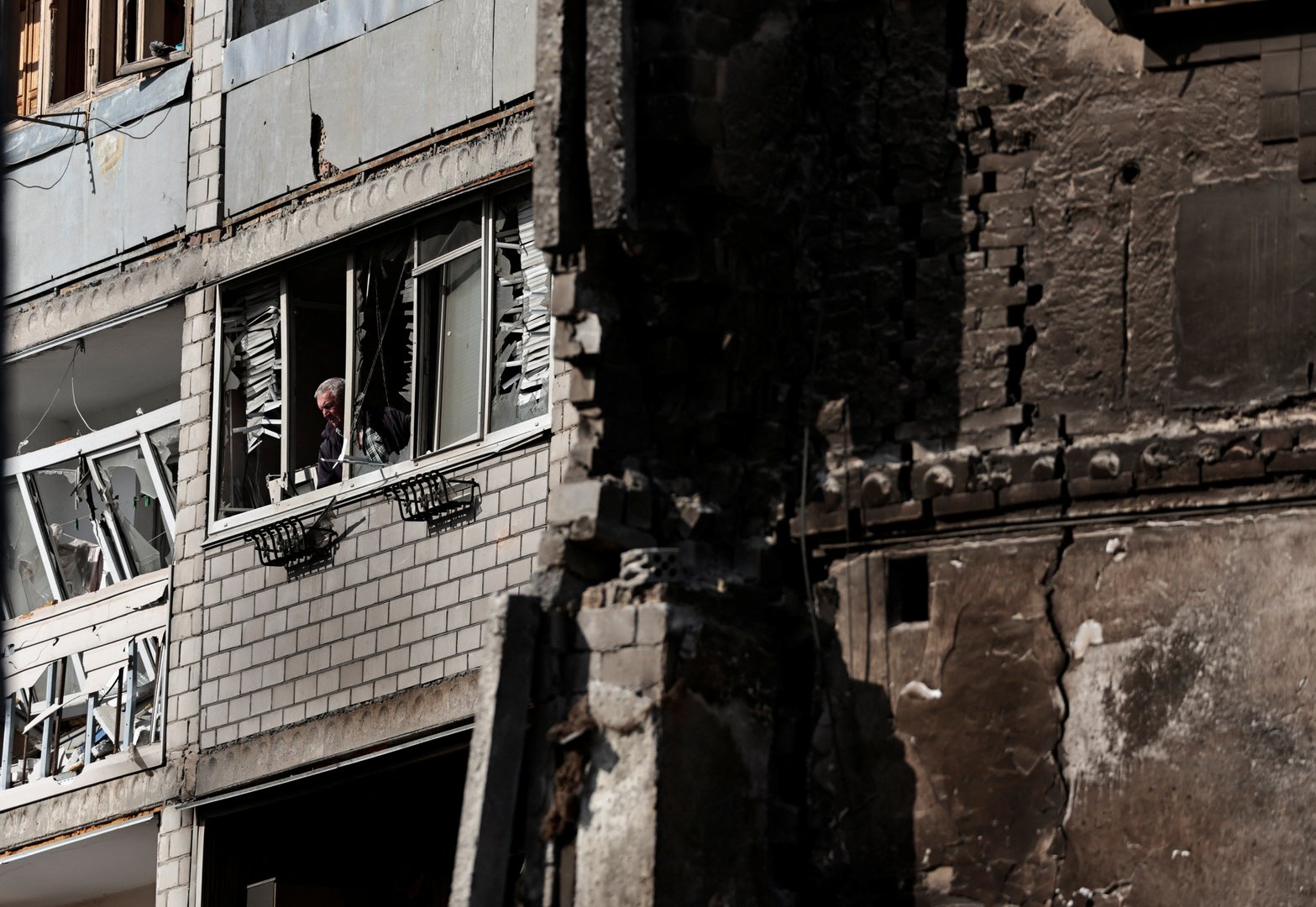 image Ukraine finds 7 bodies in rubble of ruined town near Kyiv -emergency service