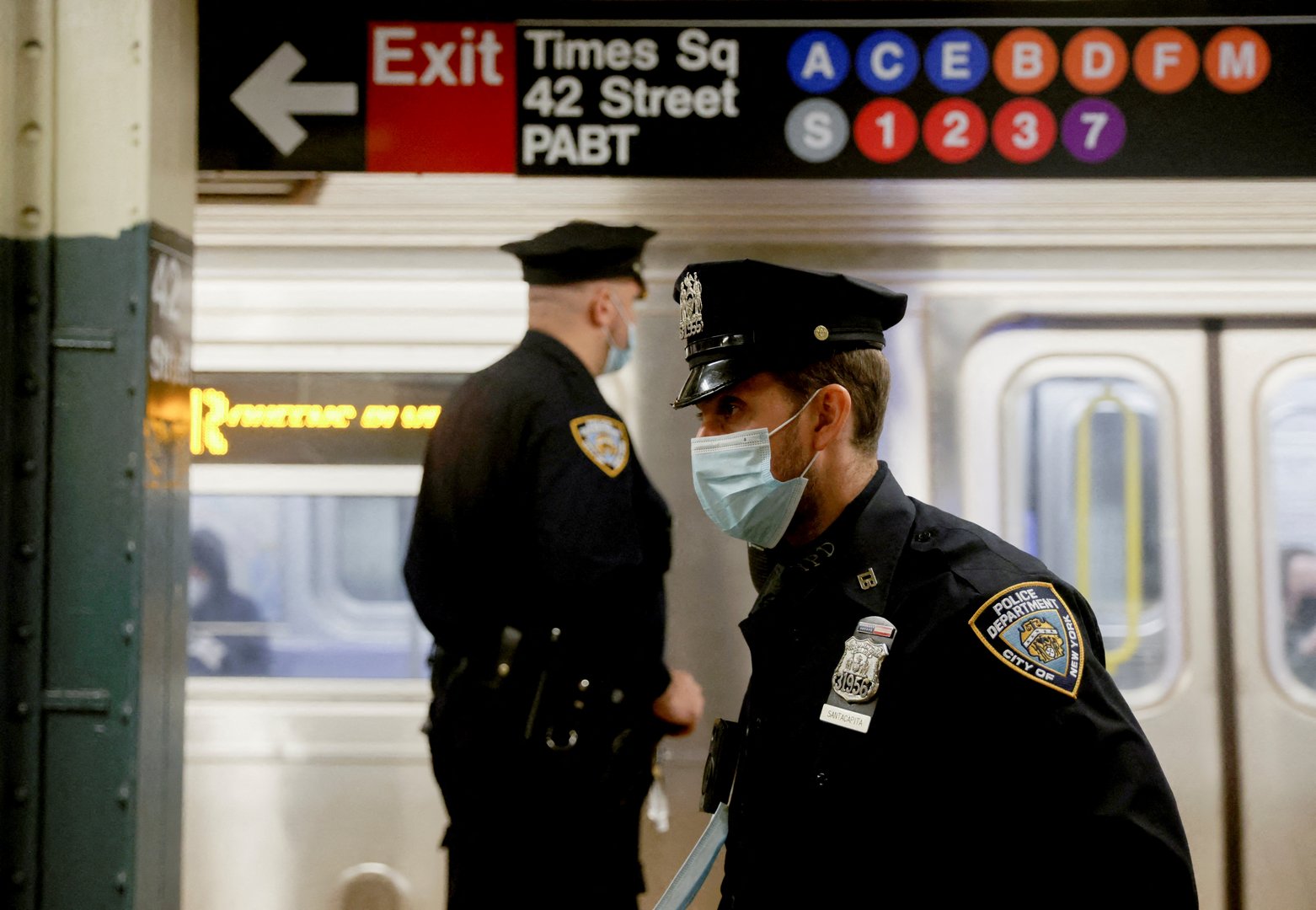 image Gunman shoots 10 in New York subway after setting off smoke bomb; manhunt underway
