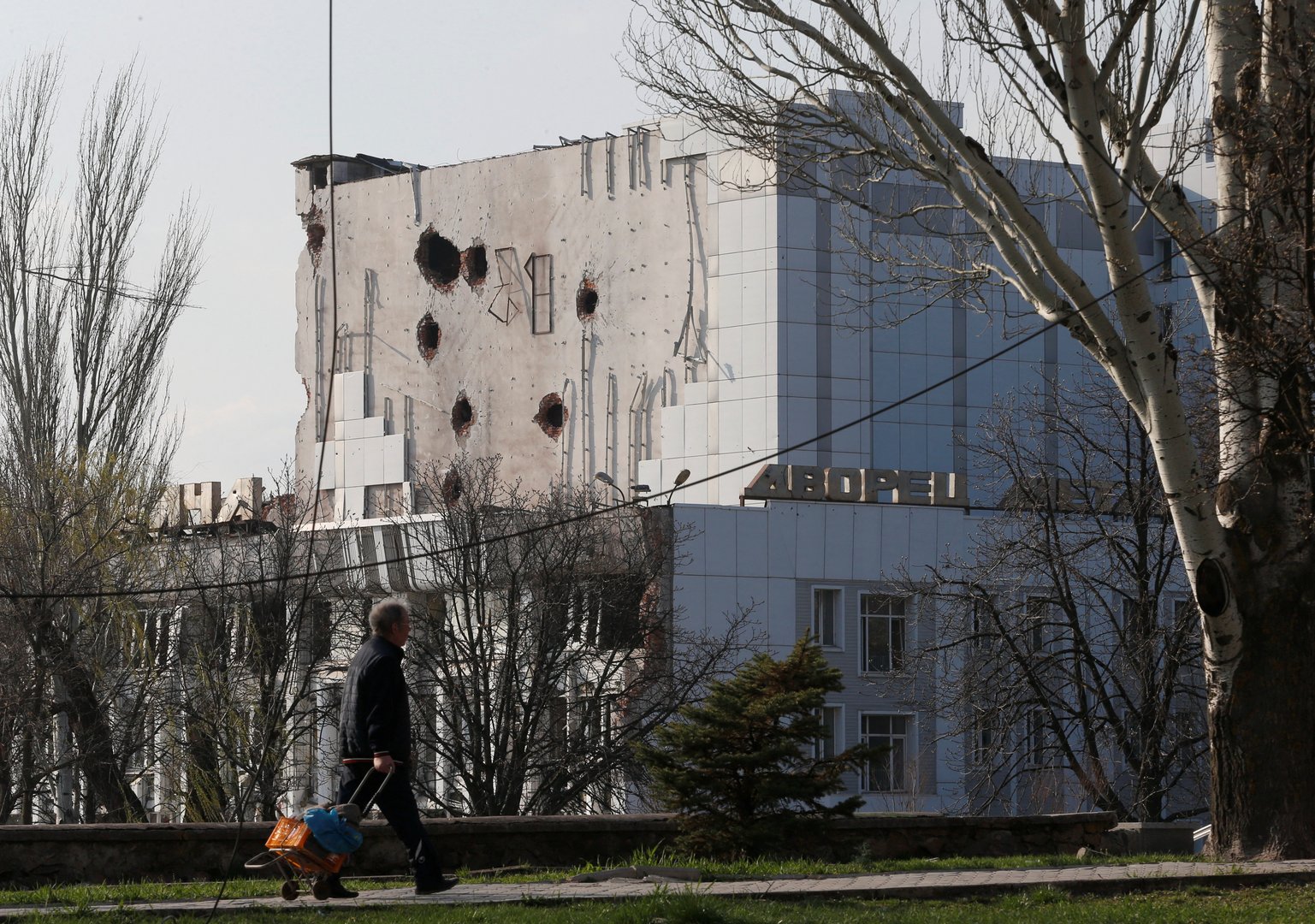 image Russia demands Ukrainian surrender in Mariupol