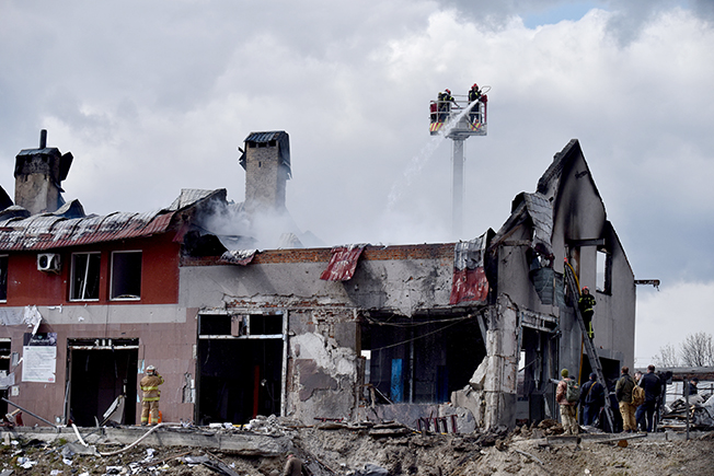 image Ukraine says first civilians killed in Lviv, Mariupol holds out