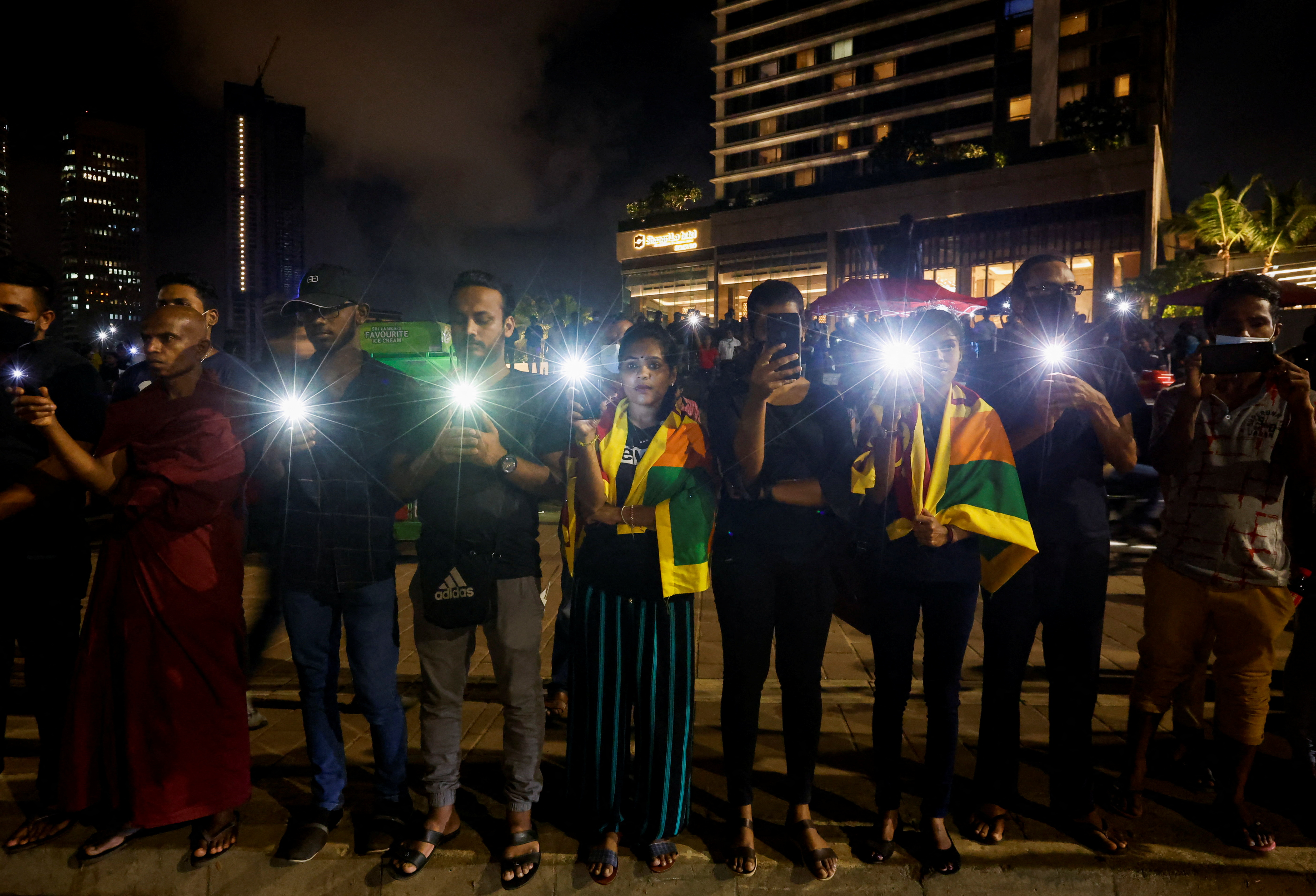 image Sri Lanka PM expects police to investigate after anti-government protests turn deadly