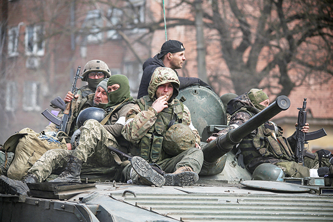 image Ukraine warns talks with Russia may collapse as battles rage in east