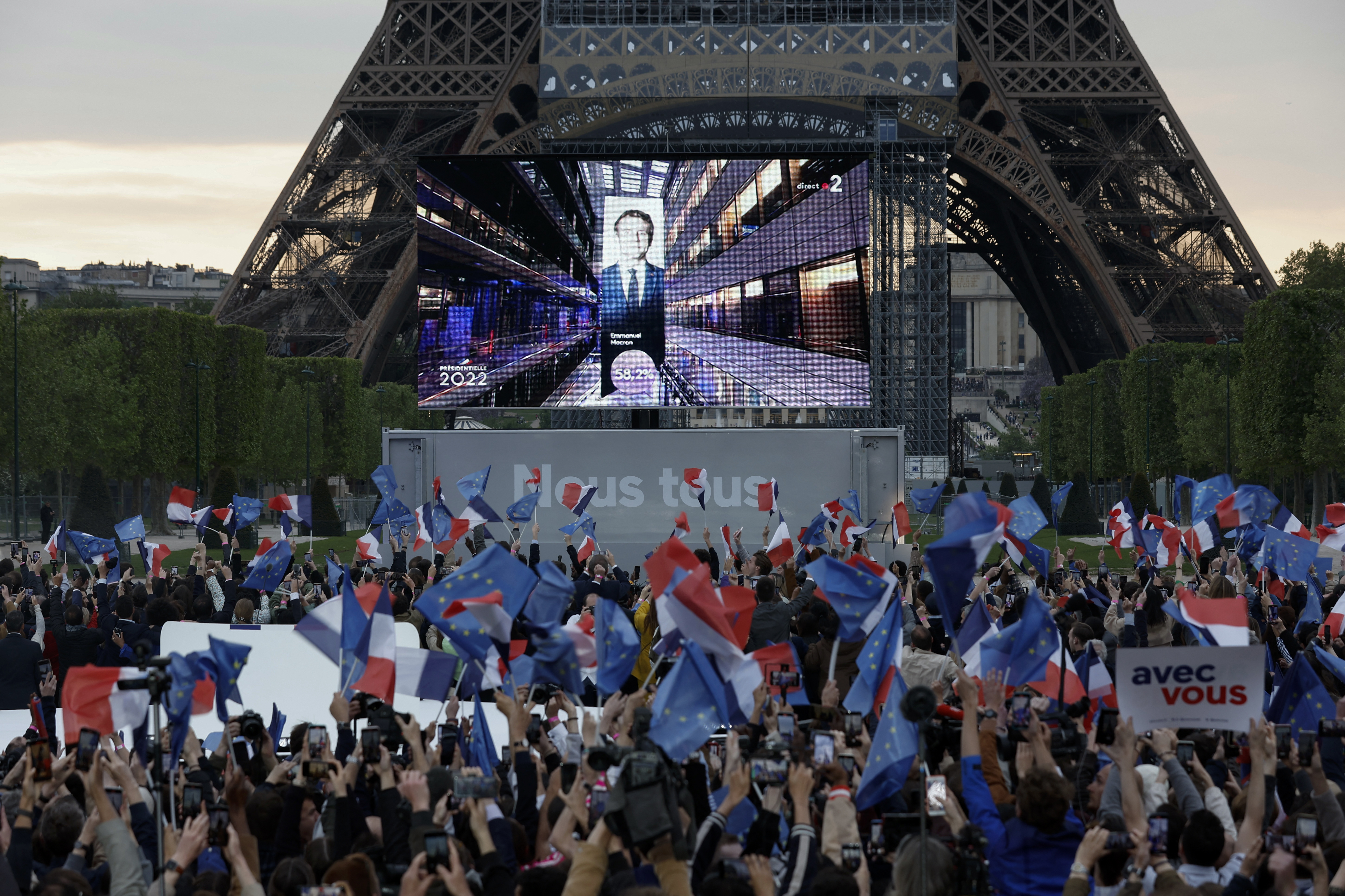 image Macron beats Le Pen to win second term (Update 3)