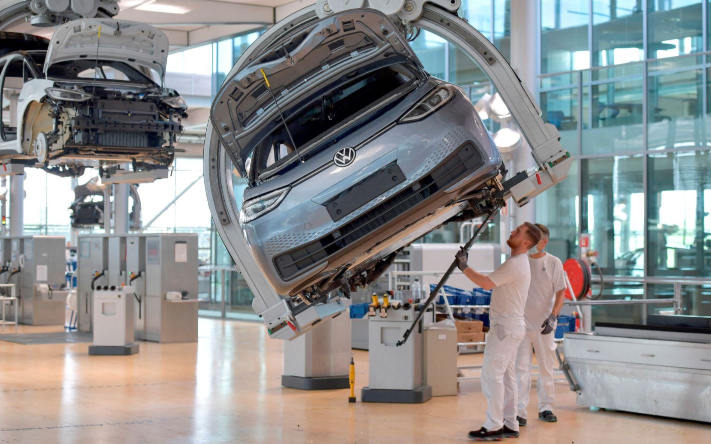 image Giga-casting and robots: How Volkswagen&#8217;s Trinity aims to catch up with Tesla