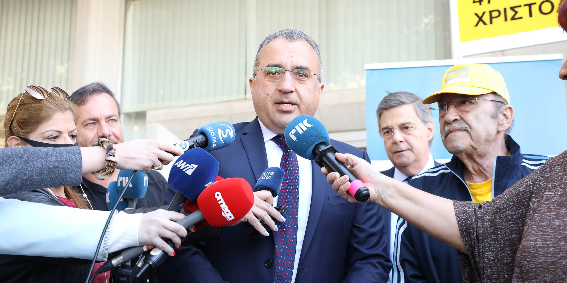 image Reimposing masks indoors unlikely, says health minister (updated)