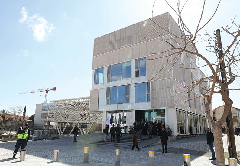 image Nicosia municipality no longer takes cheques