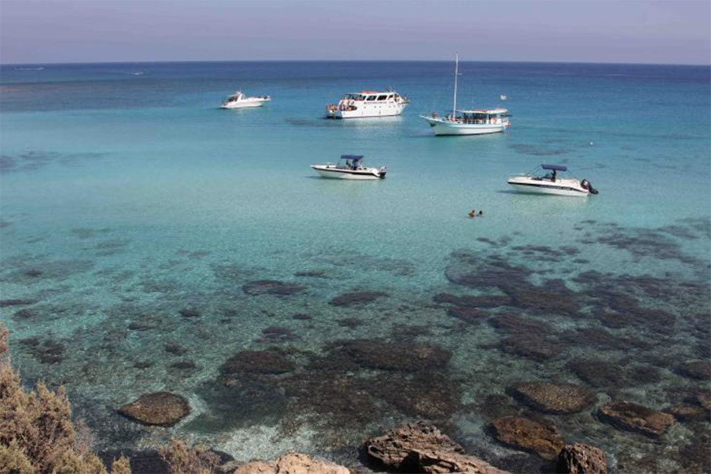 image British tourist dies after losing consciousness at sea