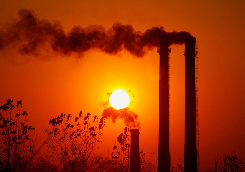 image China state refiners shun new Russian oil trades, teapots fly under radar