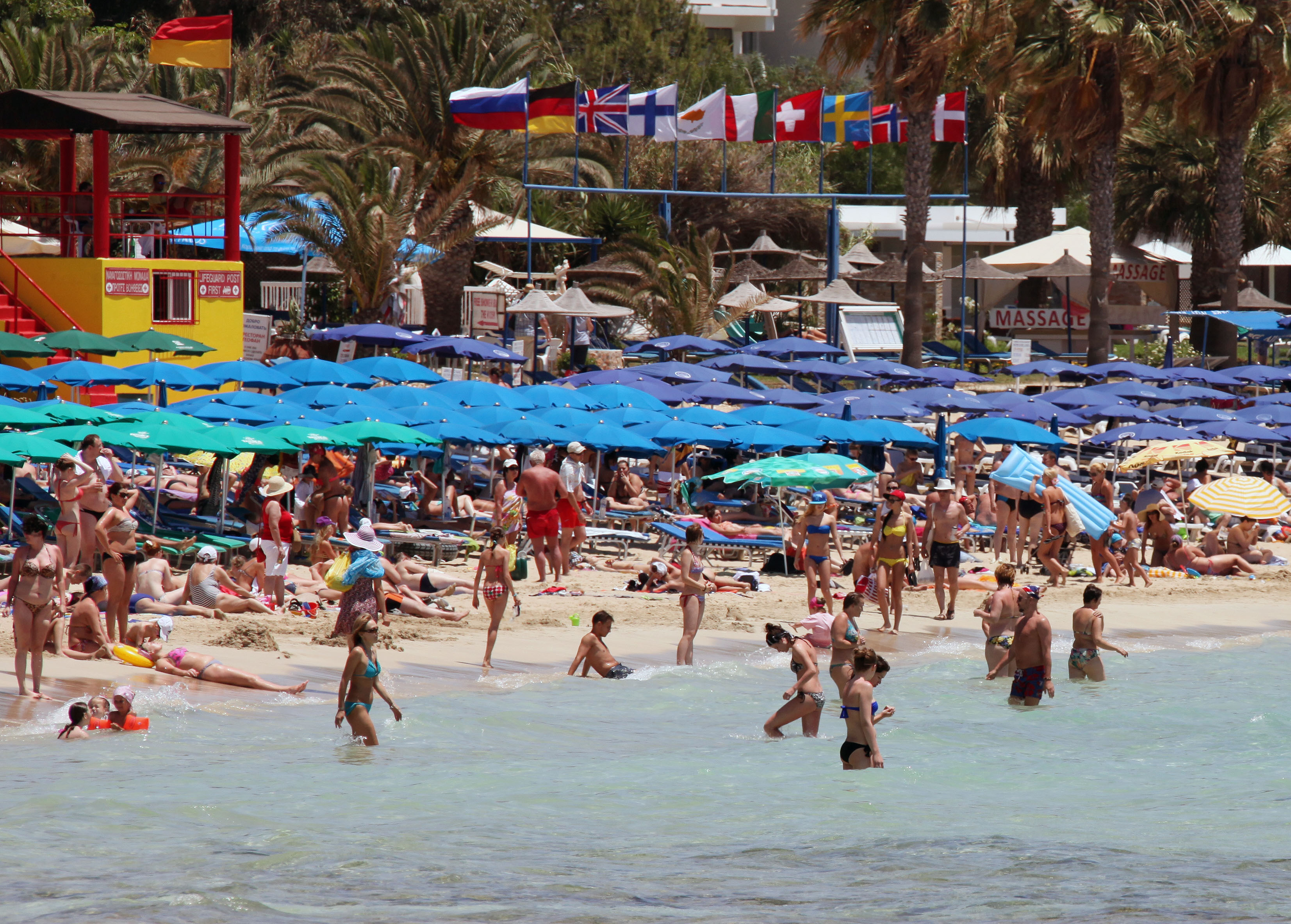 image Tourism minister calls for internet searches to be translated into bookings