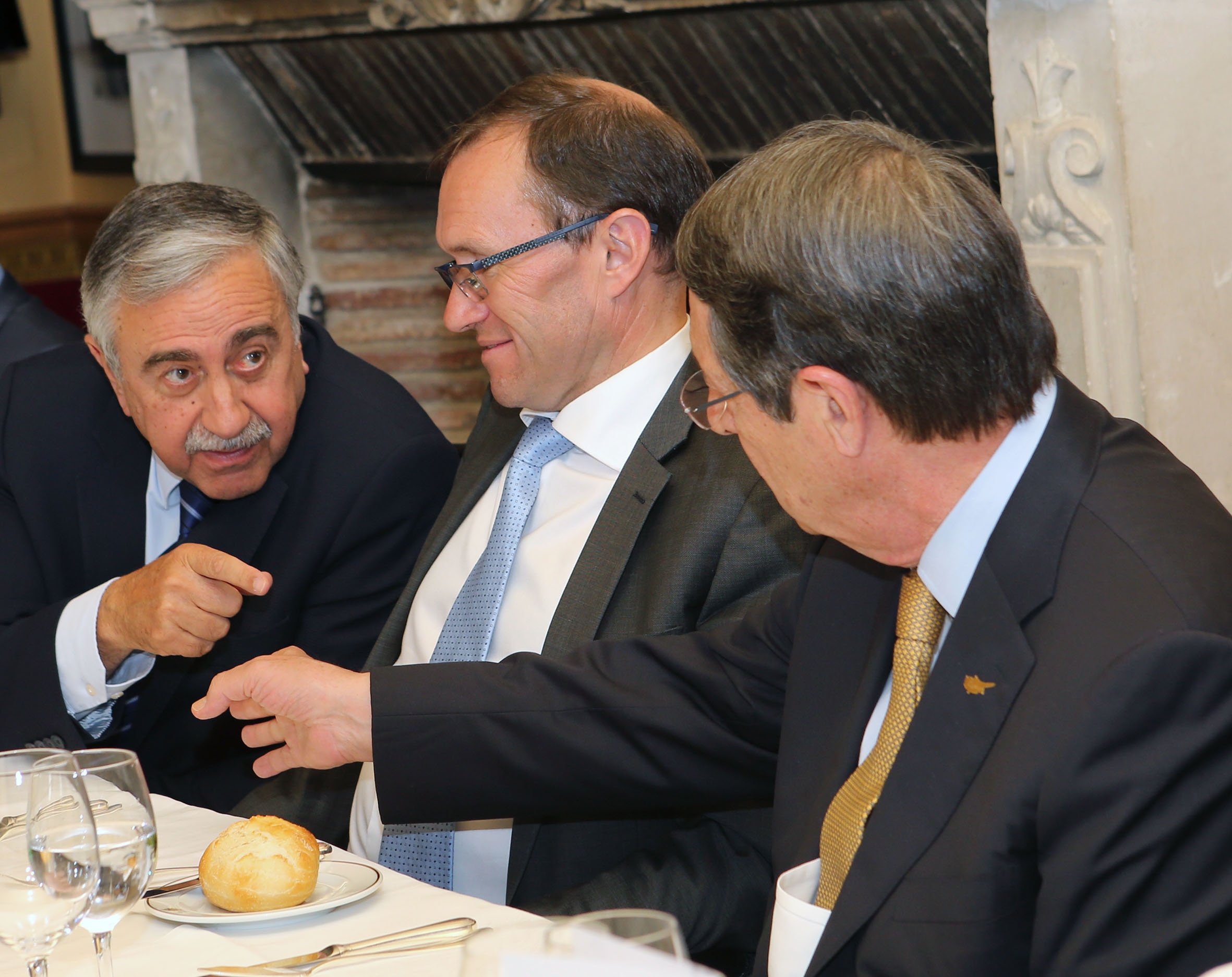 image Two communities more estranged since ‘spectacular collapse’ of talks says think tank