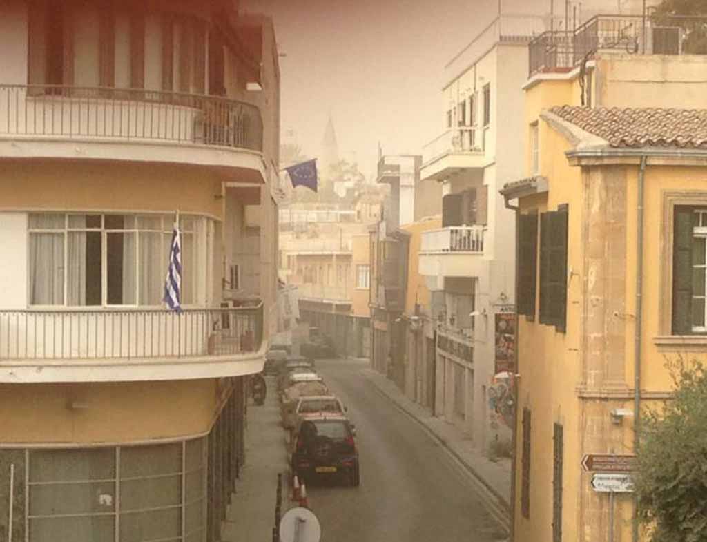 image Dust levels remain high for sixth day