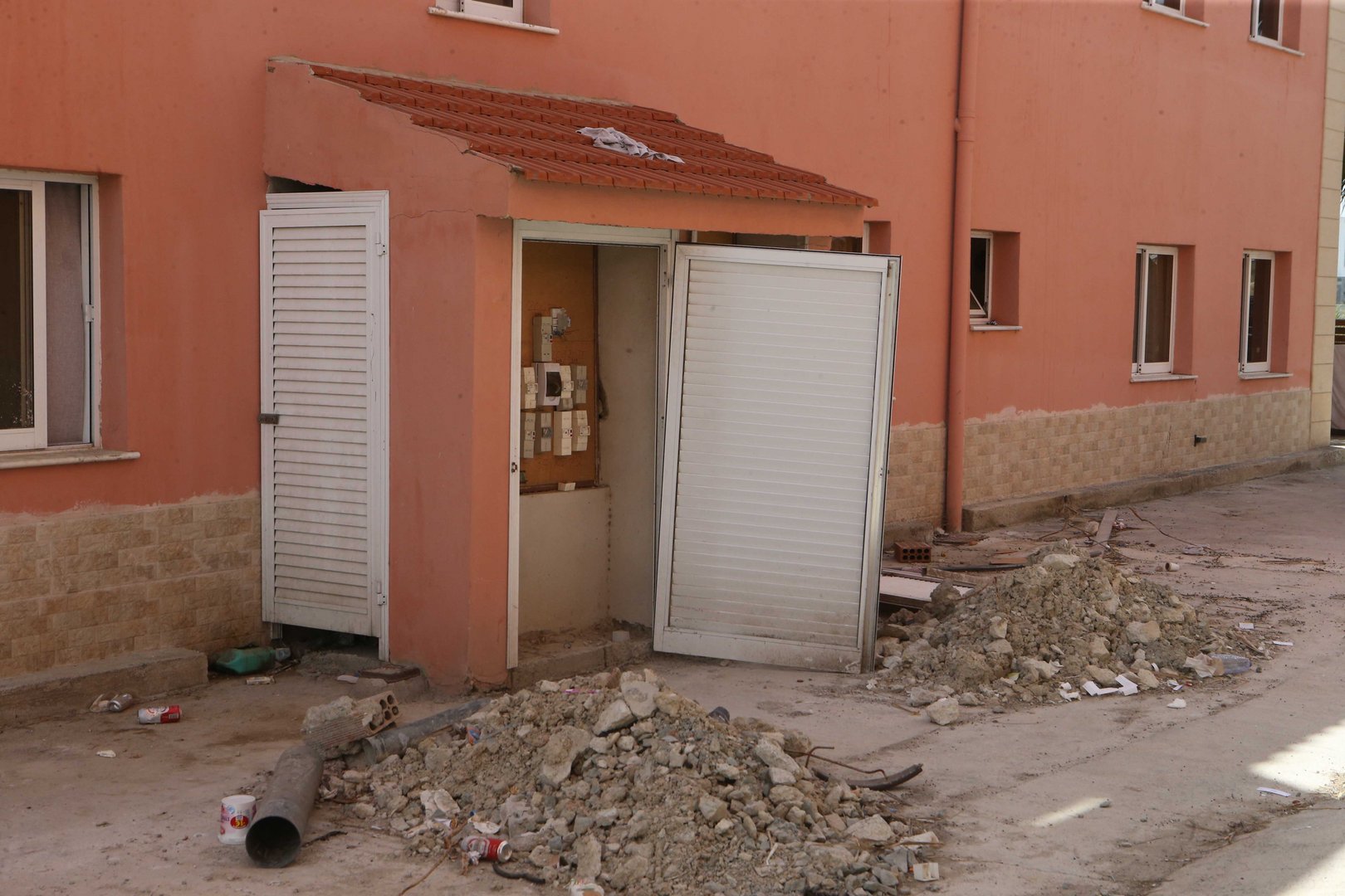 feature theo for the past few months, the residents have had to live without water