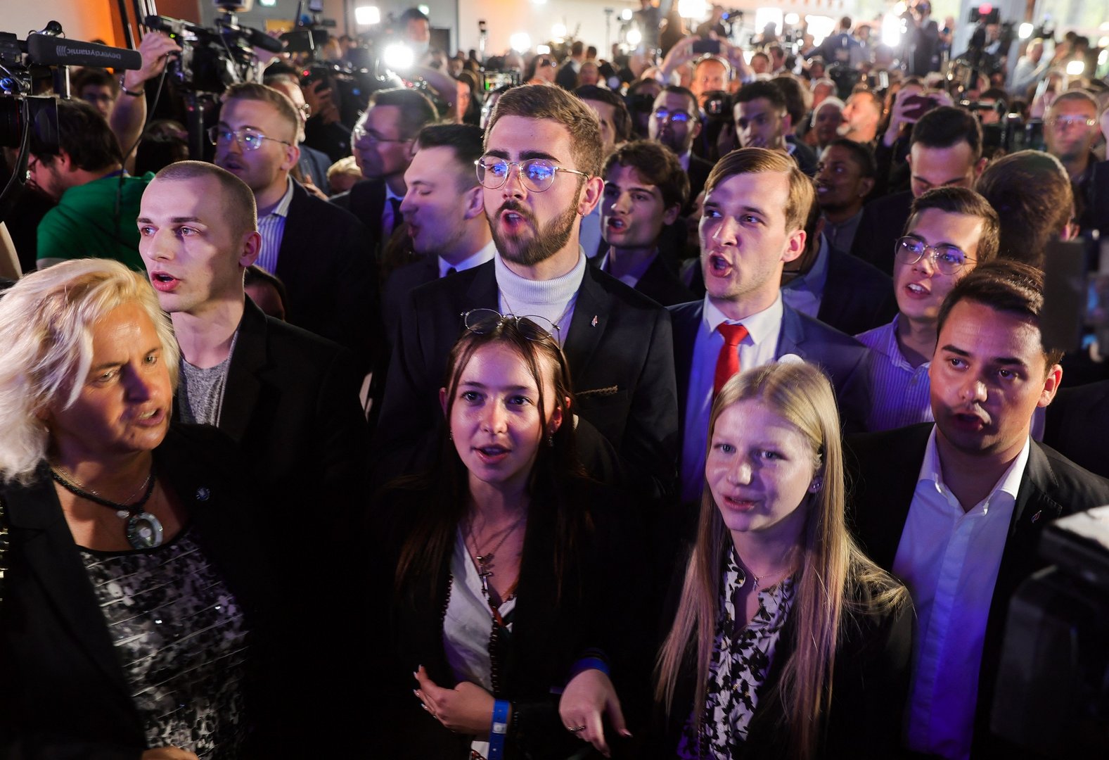 image France&#8217;s Macron and Le Pen head for cliffhanger April 24 election runoff (Update 3)