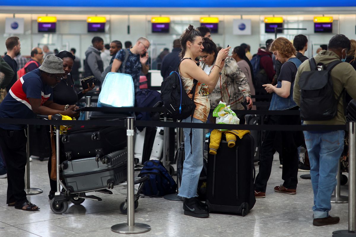 image London&#8217;s Heathrow raises 2022 passenger forecast to 52.8 million