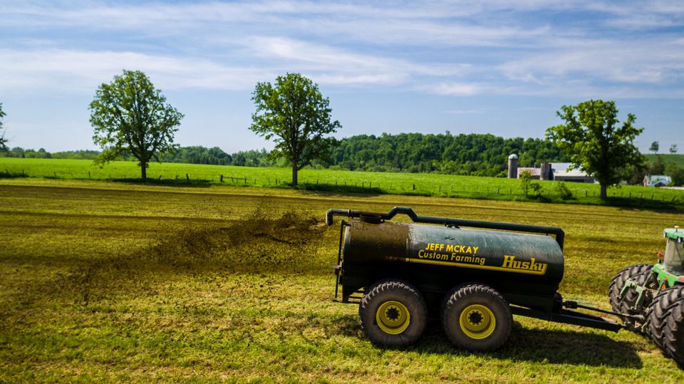image Manure supplies run short as fertilizer prices soar