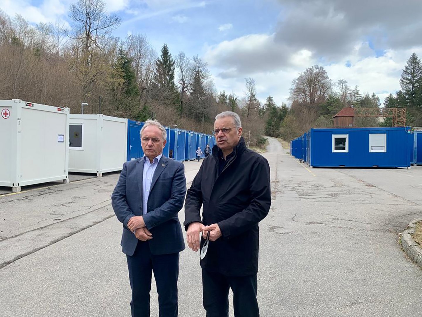 image Interior minister tours refugee facility in Slovenia