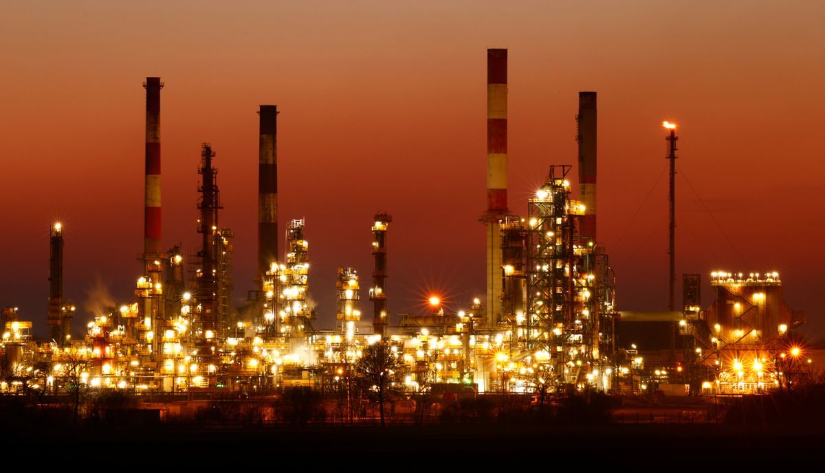 image Oil slips on China demand fears, supply worries limit losses
