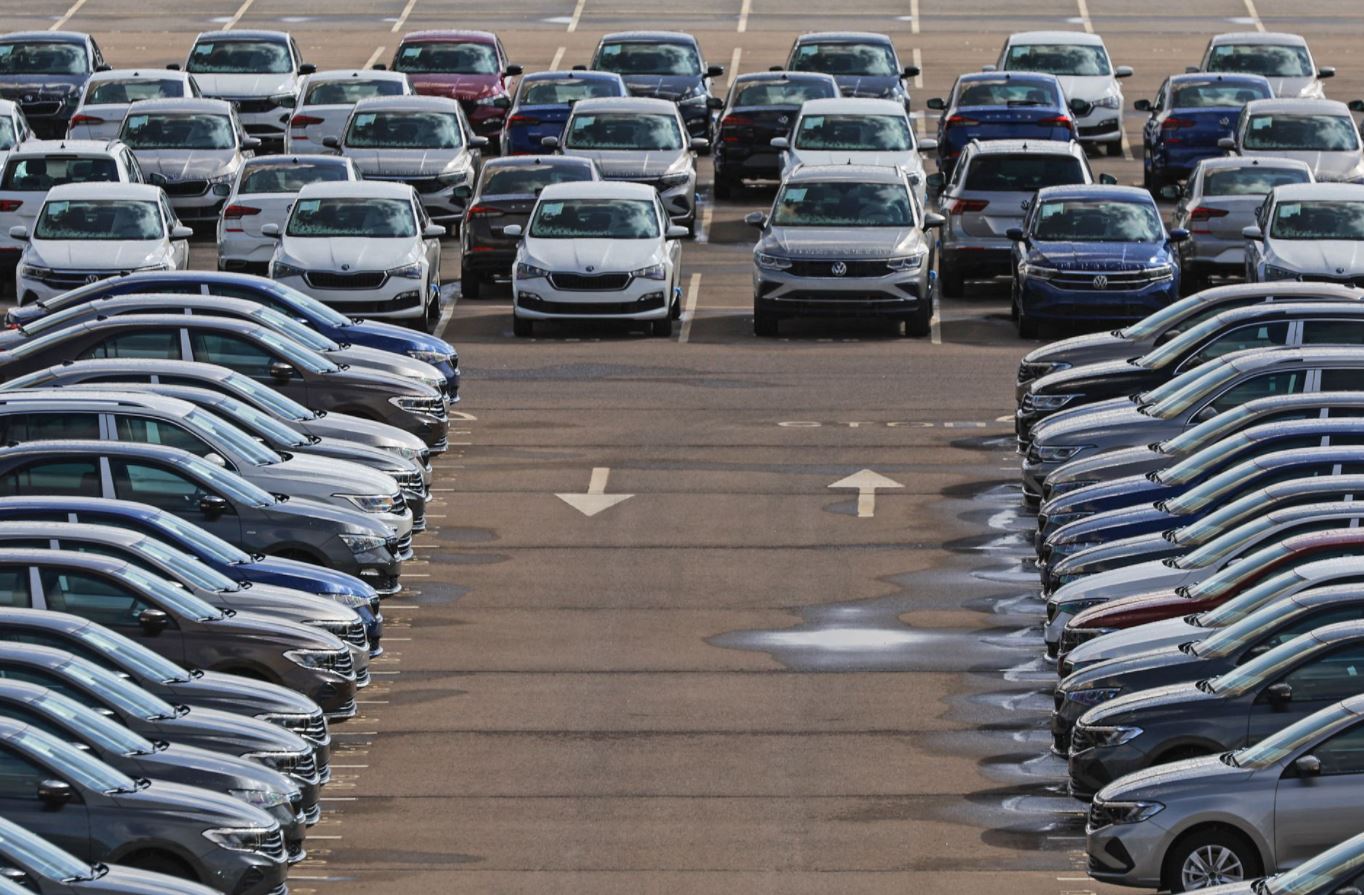 image Russian auto boomtown grinds to halt over Ukraine sanctions
