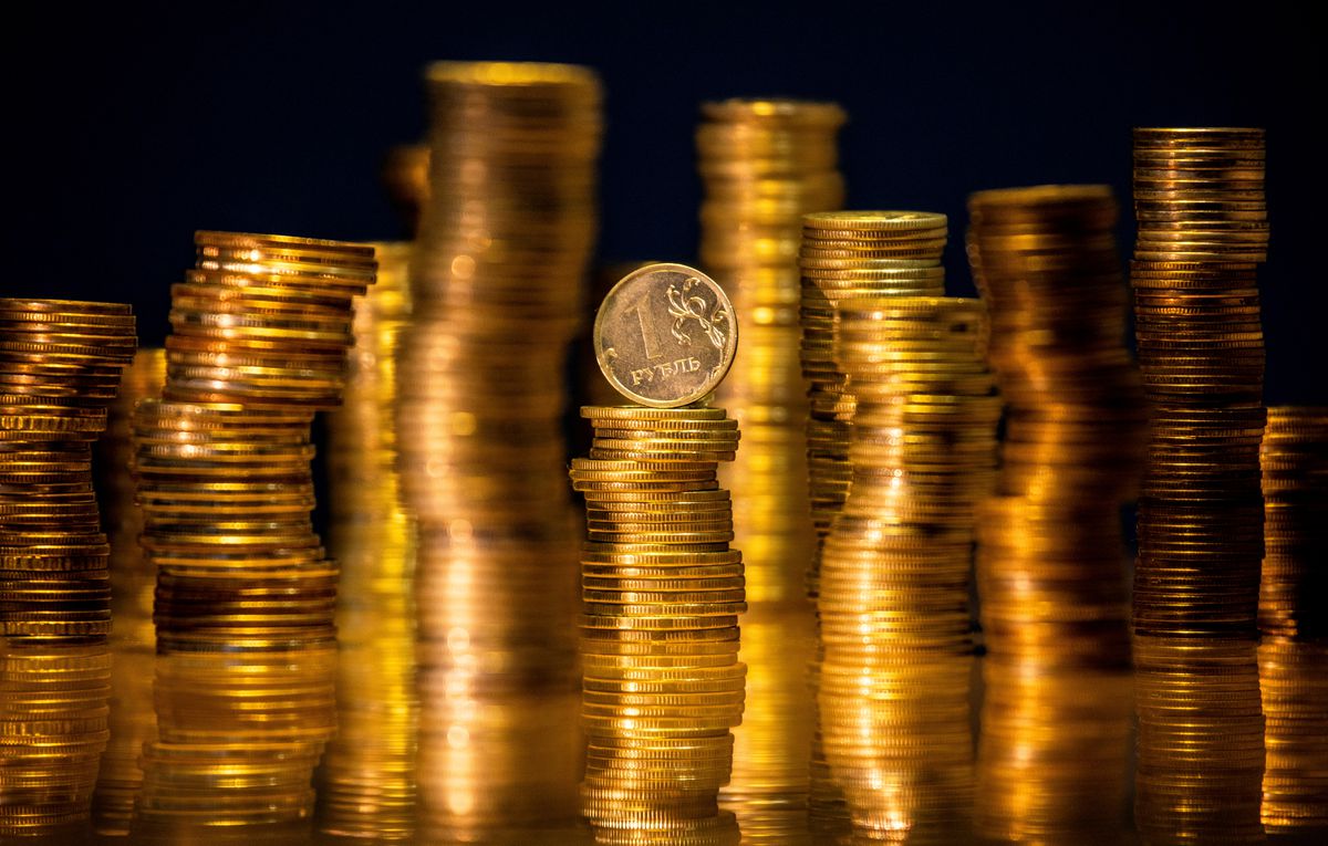 image Russia edges close to default on debt, pays bondholders in roubles