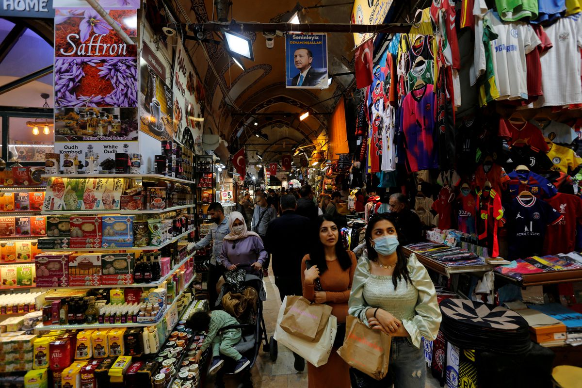image Turkish consumer confidence hits record low in April