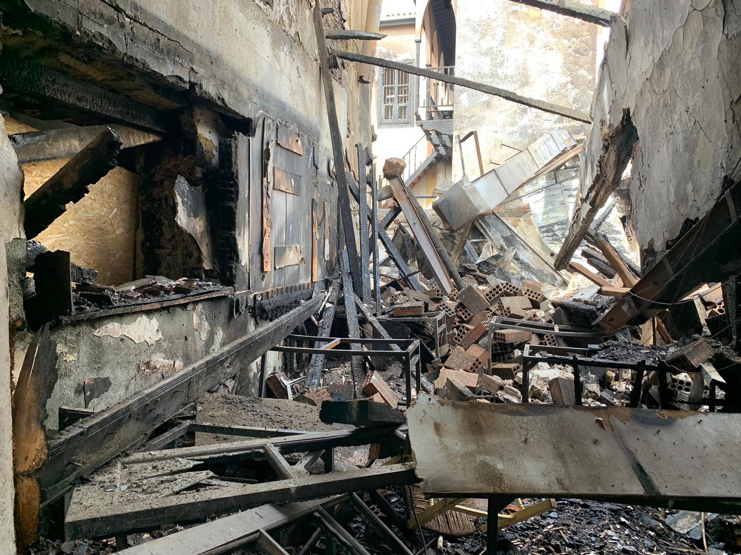 image Restaurant fire ‘started from kitchen’