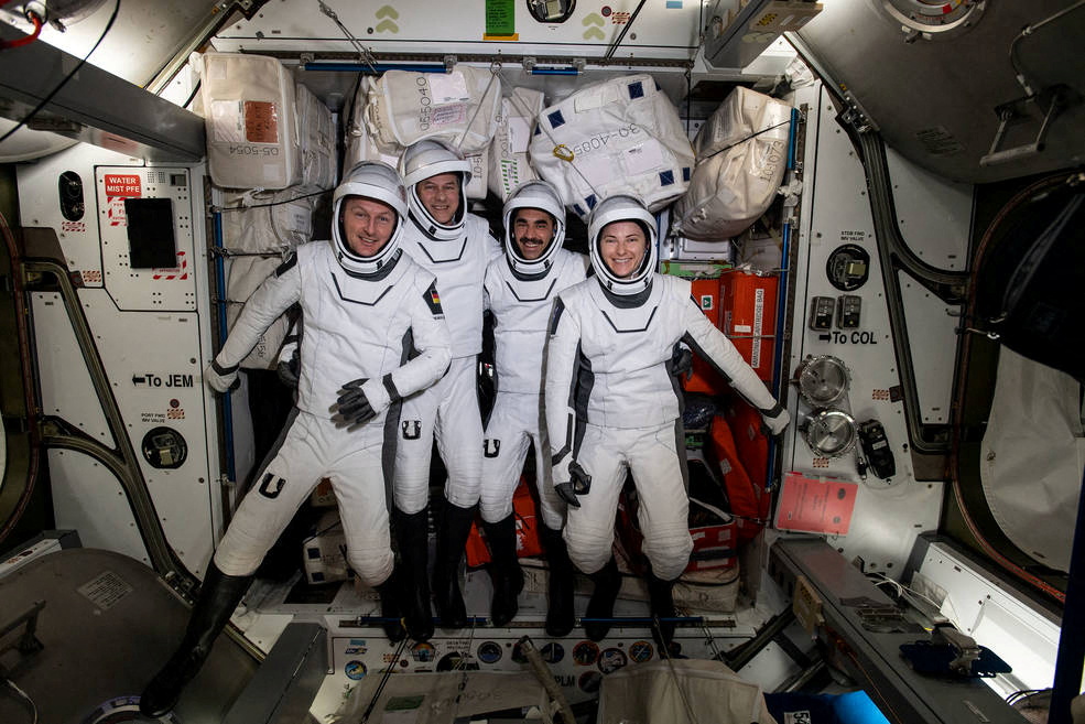 image SpaceX capsule splashes down, bringing 4 astronauts home from 6-month mission