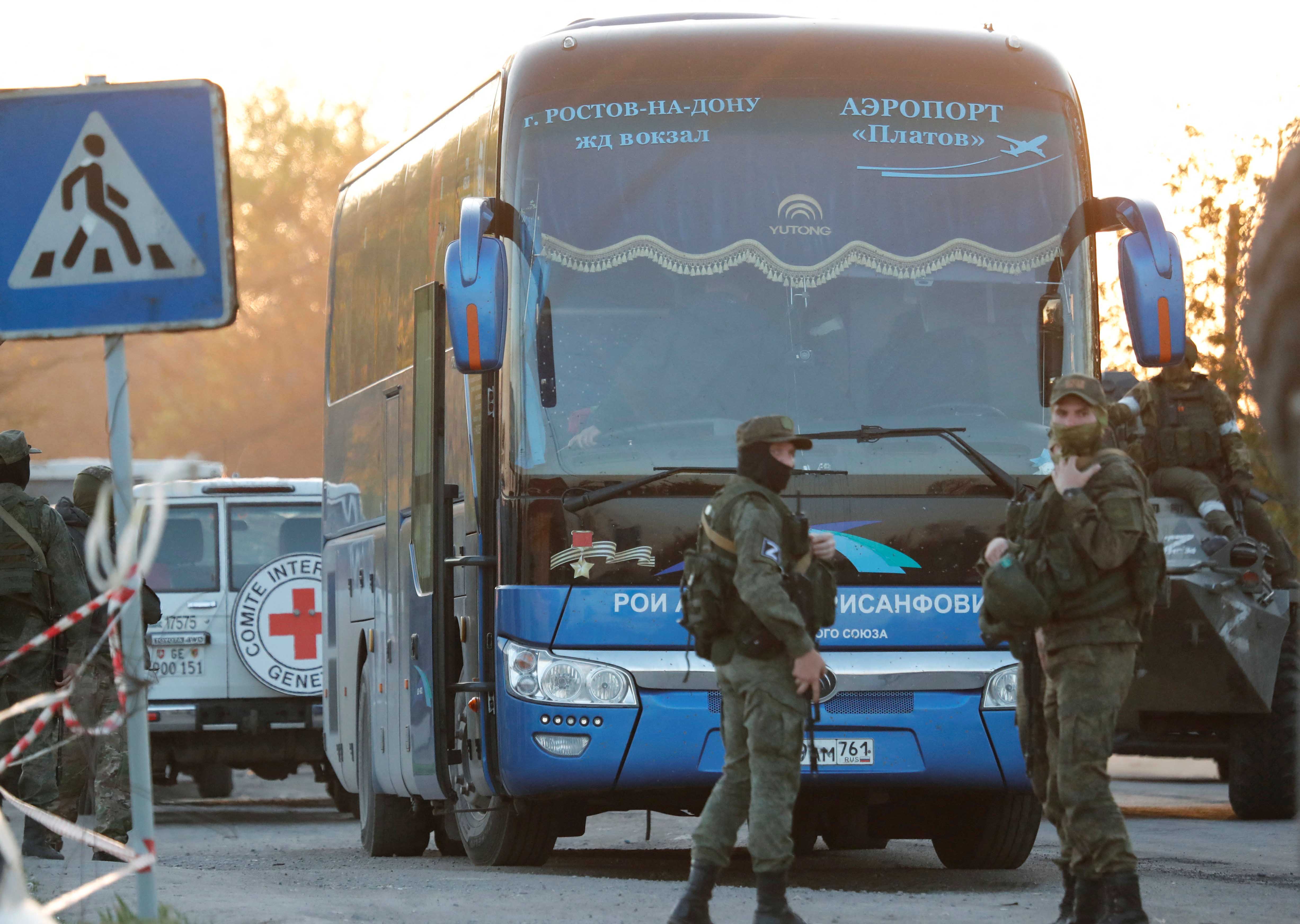 image Some Ukrainians evacuated as Russia tightens grip on Mariupol plant (Update 3)