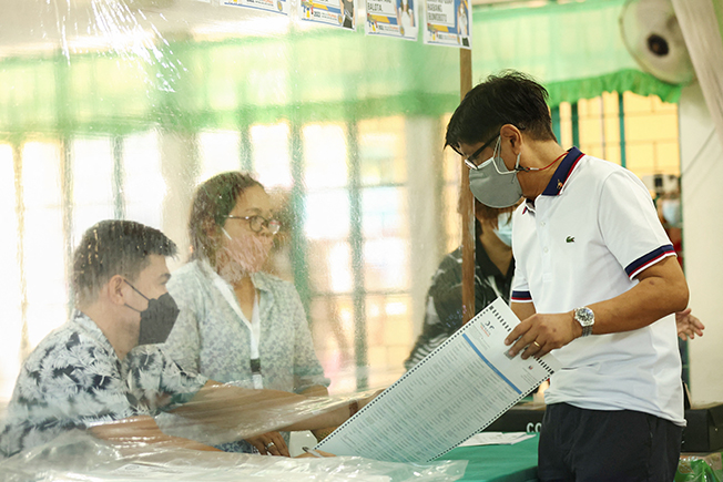 image Marcos, son of strongman, poised for Philippines election triumph
