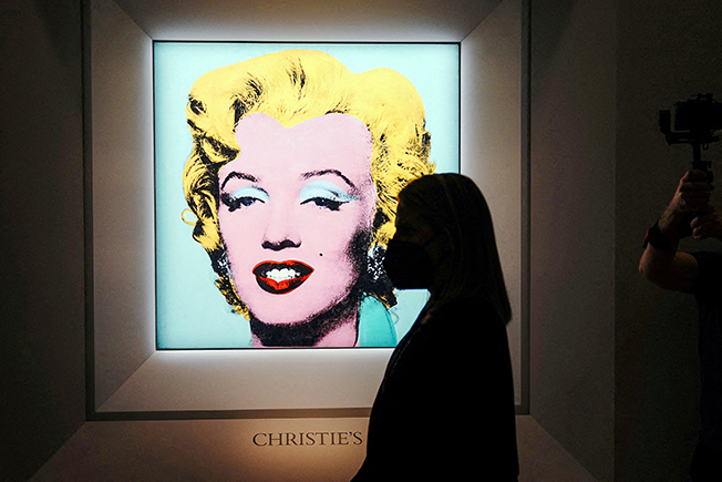 image Warhol painting of Marilyn sells for record $195m at auction