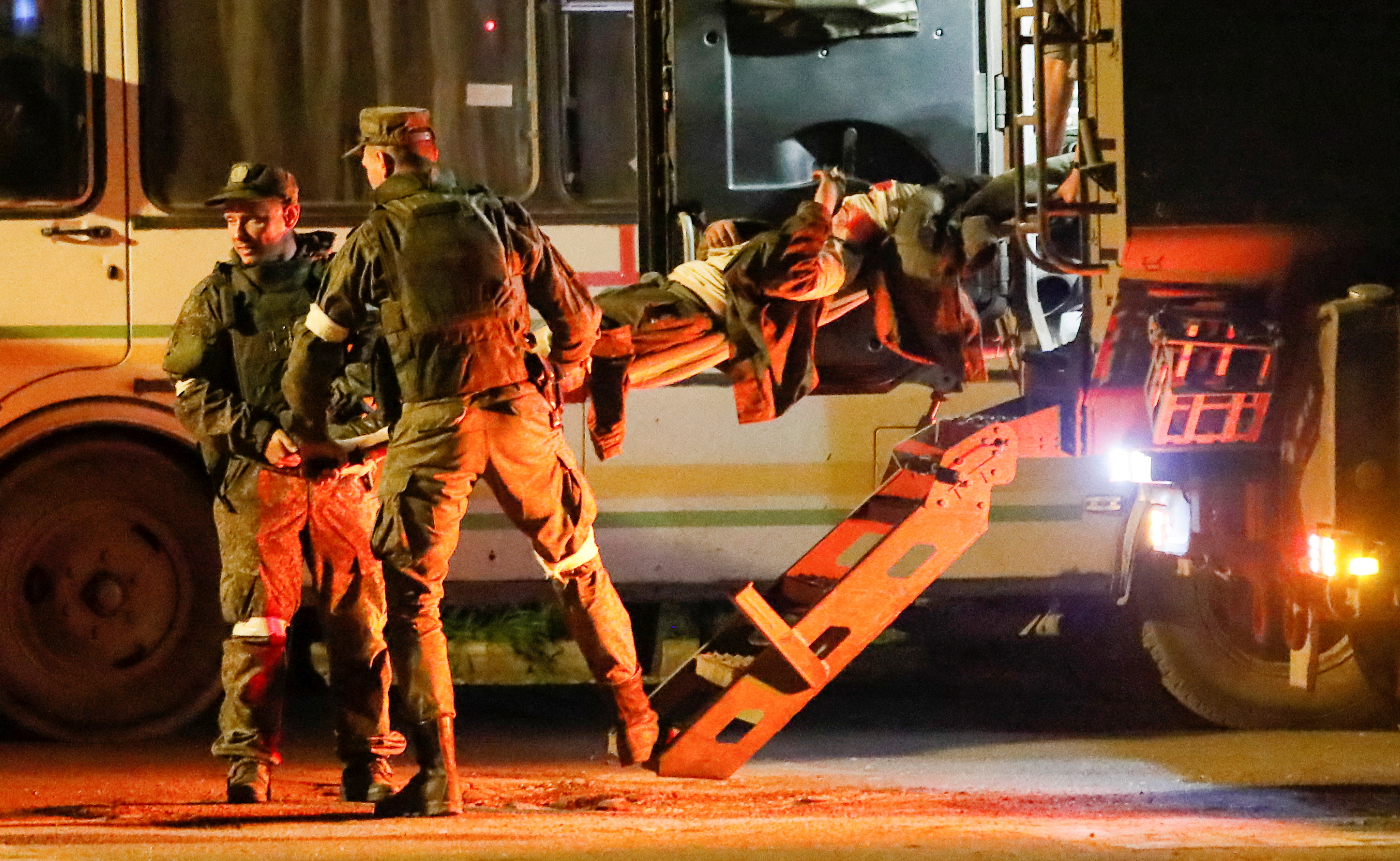 image Ukrainian troops evacuate from Mariupol, ceding control to Russia