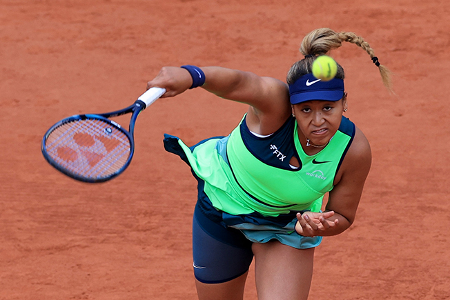 image Swiatek extends unbeaten streak to 29, Osaka out in first round