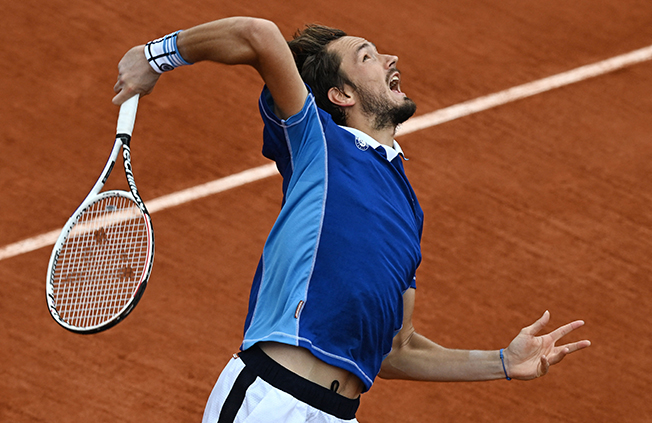 image Medvedev cruises through at Roland Garros (wrapup)
