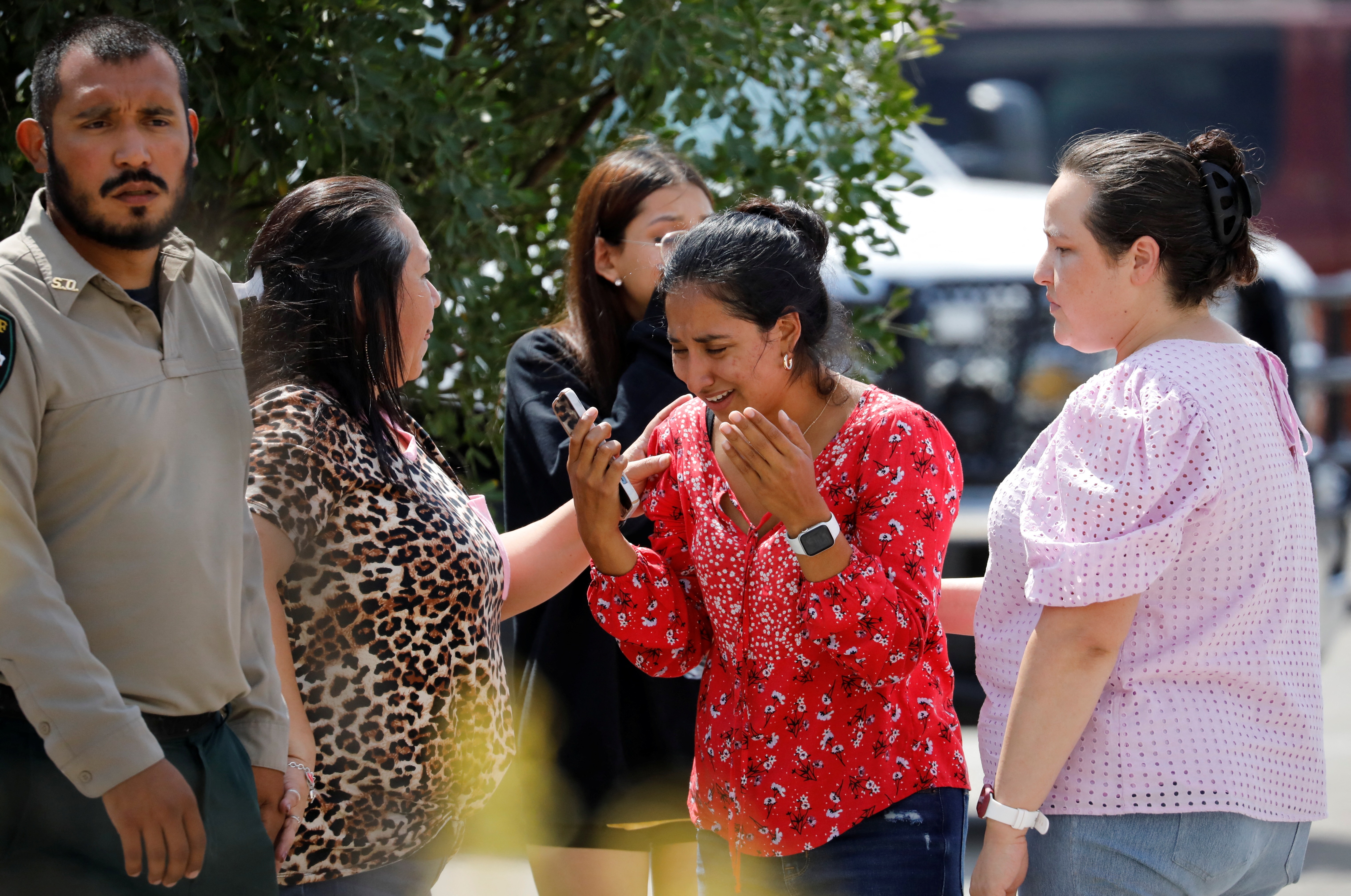 image Gunman kills 19 children, 2 teachers at Texas elementary school (Update)