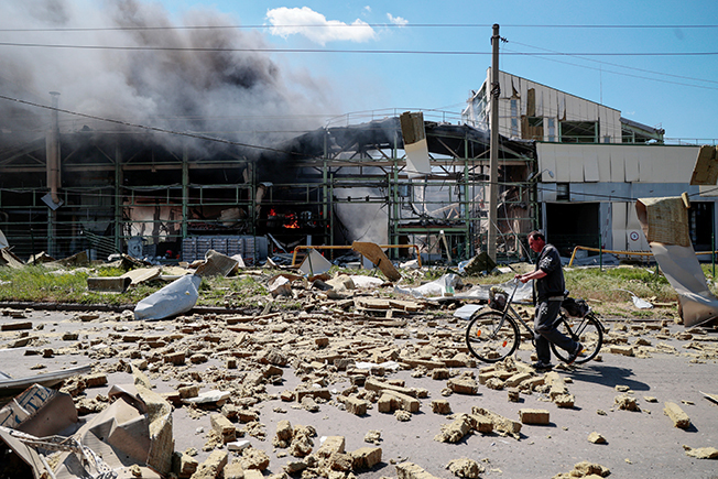 image Ukrainan defenders hold out in Donbas city under heavy fire (updated)