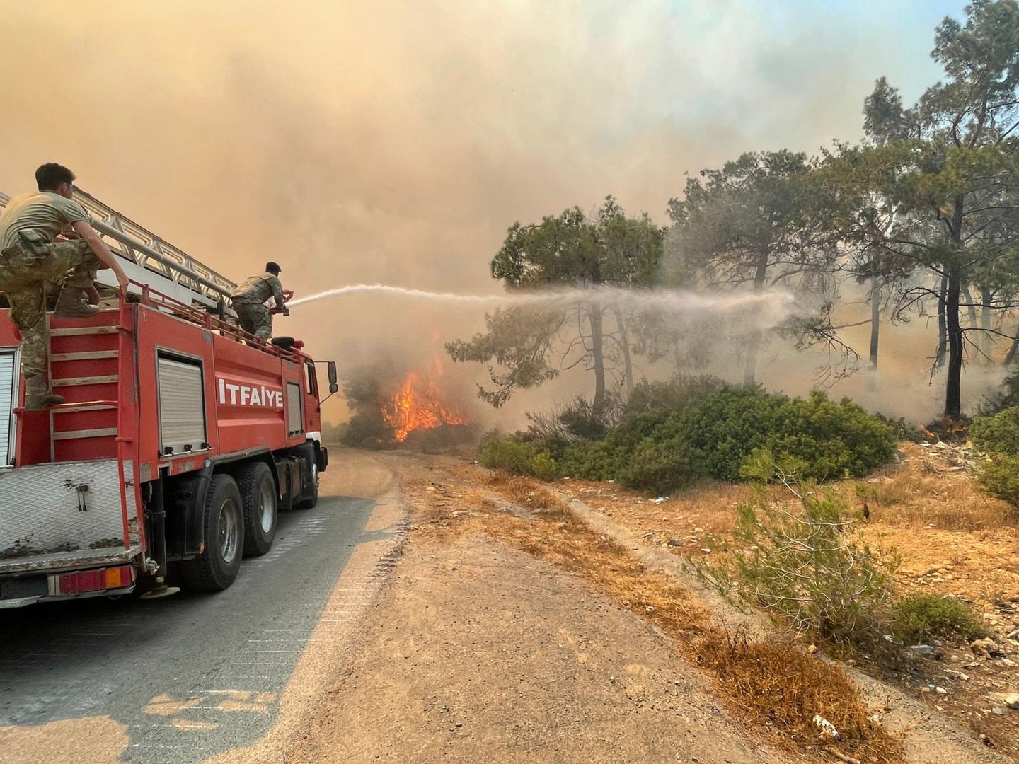 image Fire near Kormakitis largely under control (Update 2)