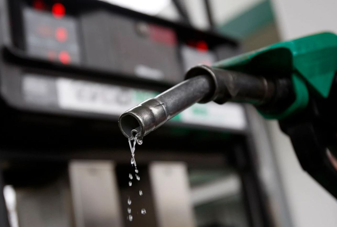 image Oil slides to 7-mth low on renewed demand fears, rate hike expectations