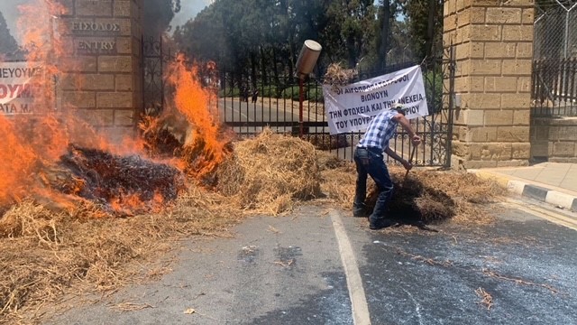 image Three arrested after farmers&#8217; protest turned ugly (Update 3)